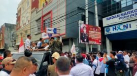 AKSI MASSA. Gabungan massa Aliansi Anti Narkoba melakukan aksi dami di depan Kantor BNN Provinsi Lampung, Selasa (16/9/2025)./photo.dok Bongkar Post